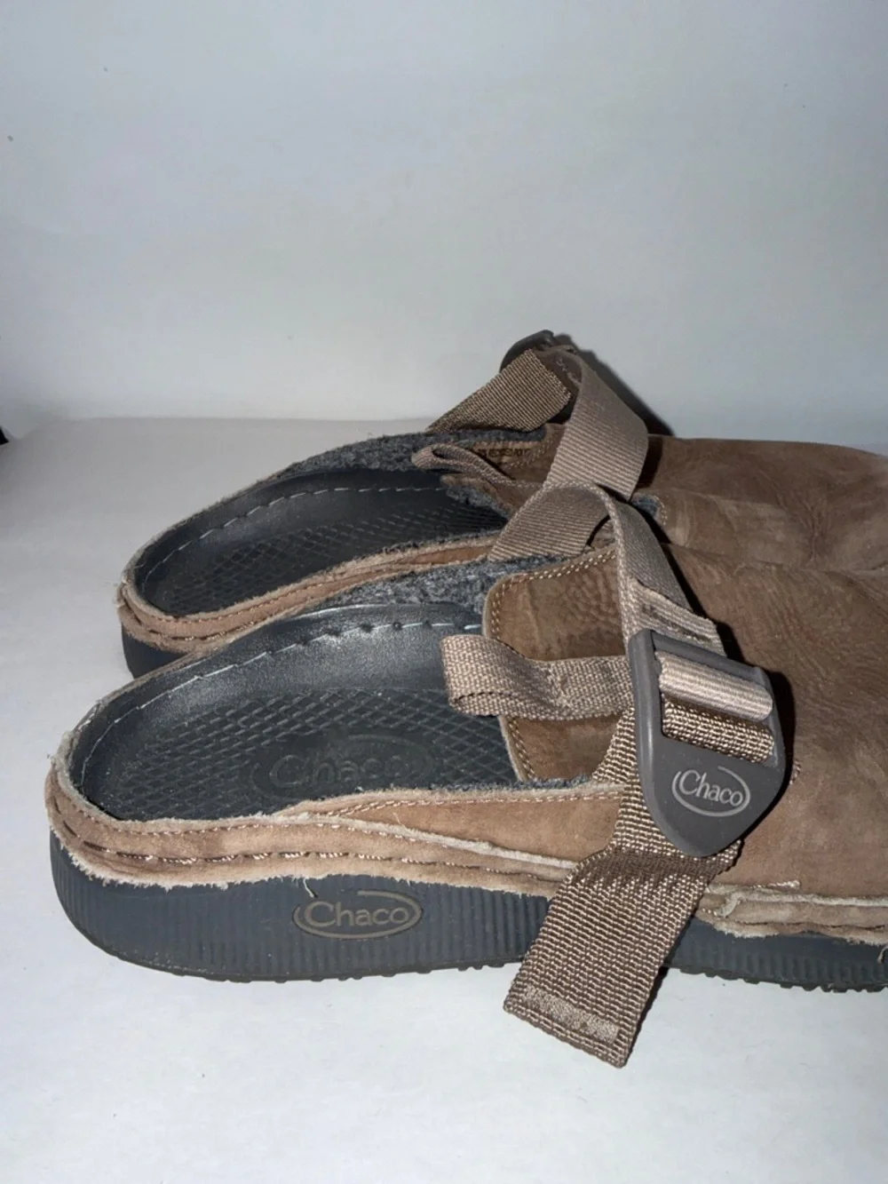 Chaco men’s paonia clogs brown leather clog shoes size 8.
